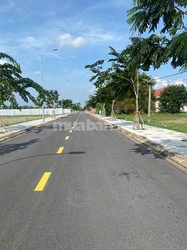 Đất mặt tiền đường nội bộ đầy đủ hạ tầng ở Bến Lức