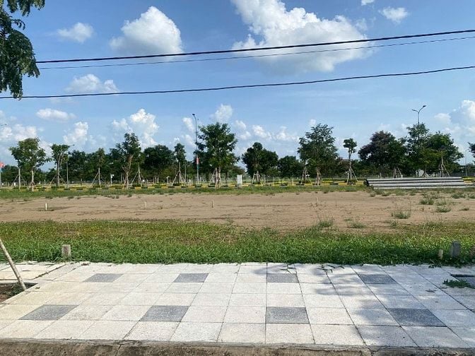 Đất mặt tiền đường nội bộ đầy đủ hạ tầng ở Bến Lức