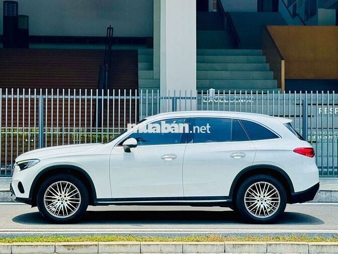 Mercedes GLC200 4Matic sx 2023 odo 12,800 Km chuẩn