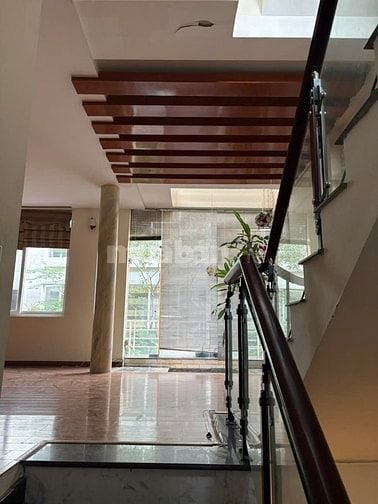 Chính chủ cho thuê nhà tại ngõ to phố Giảng Võ