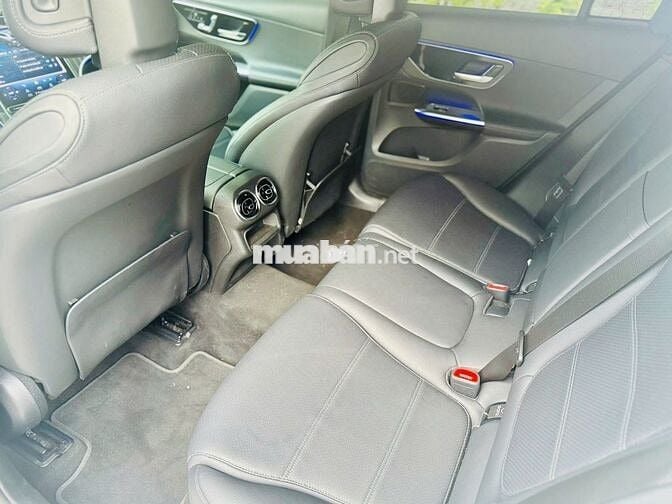 Mercedes GLC200 4Matic sx 2023 odo 12,800 Km chuẩn