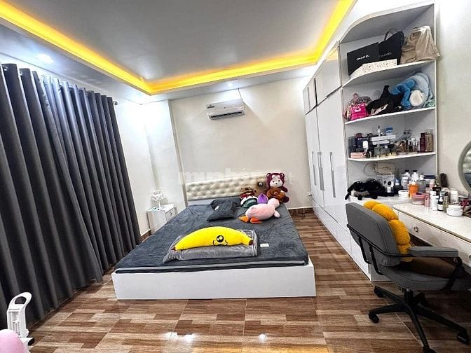 Giảm giá cực sâu nhà đường Bùi Thị Xuân,Q1, giá 2tỷ990