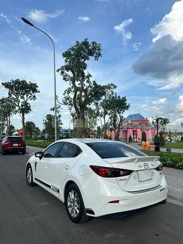 Chính chủ cần bán xe gia đình đang sử dụng. Mazda3 2018 đi hơn 9v. 