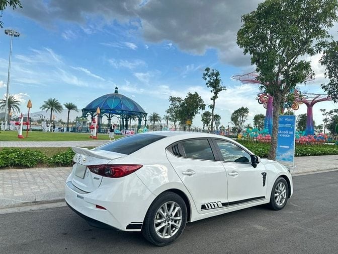 Chính chủ cần bán xe gia đình đang sử dụng. Mazda3 2018 đi hơn 9v. 