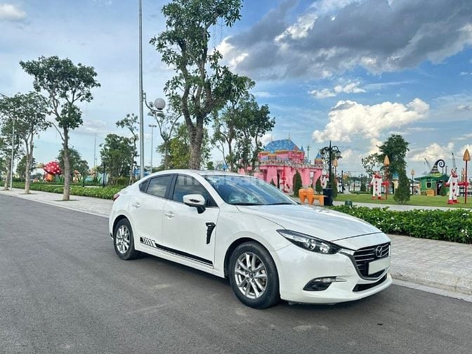 Chính chủ cần bán xe gia đình đang sử dụng. Mazda3 2018 đi hơn 9v. 