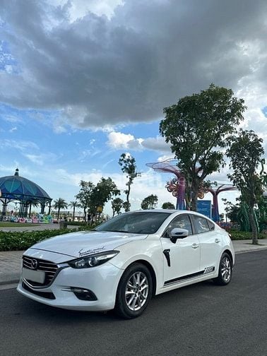 Chính chủ cần bán xe gia đình đang sử dụng. Mazda3 2018 đi hơn 9v. 