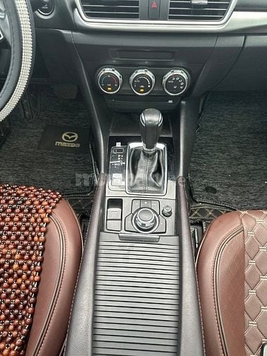 Chính chủ cần bán xe gia đình đang sử dụng. Mazda3 2018 đi hơn 9v. 