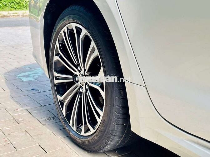 TOYORA ALTIS 2022 1.8 V - 68000 km