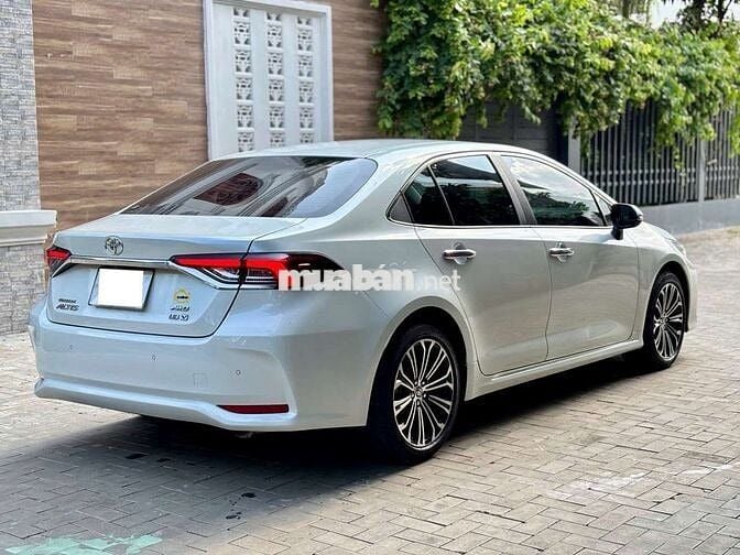 TOYORA ALTIS 2022 1.8 V - 68000 km