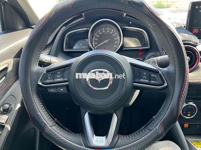 Mazda 2 2024 Luxury - 10000 km