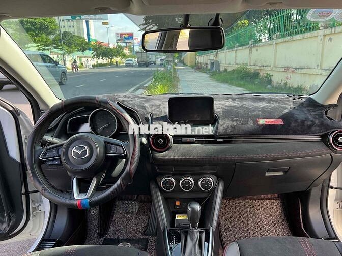 Mazda 2 2024 Luxury - 10000 km