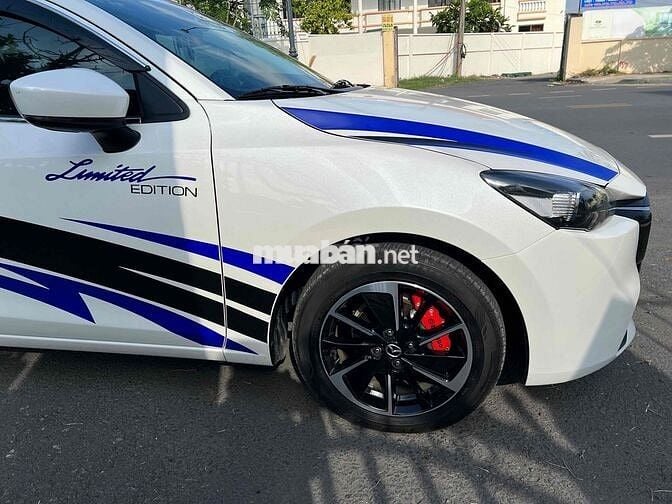 Mazda 2 2024 Luxury - 10000 km
