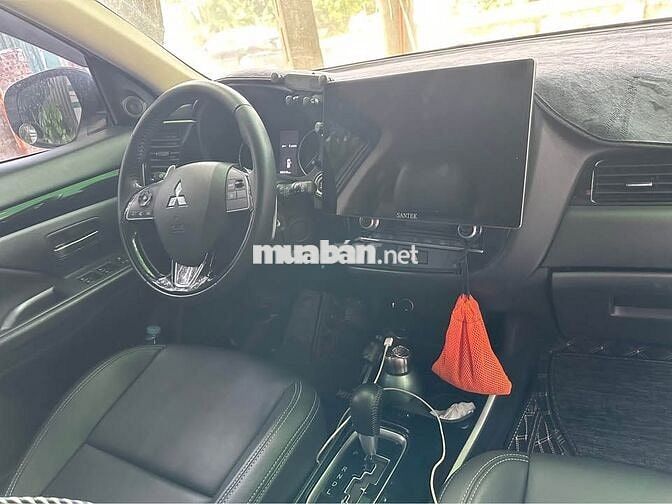 Mitsubishi Outlander 2.0 CVT 6v km đăng kí 2021