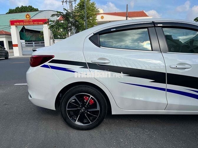 Mazda 2 2024 Luxury - 10000 km