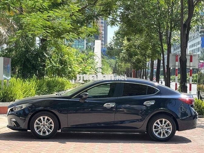 Mazda 3 2016 1.5 AT Sedan - 80000 km