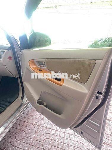 Toyota Innova 2009 G - 123 km