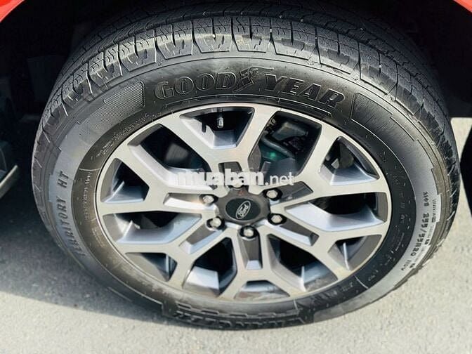 Ford Everest Tita 2023 2 Cầu - Vay 70% - Xe Đẹp
