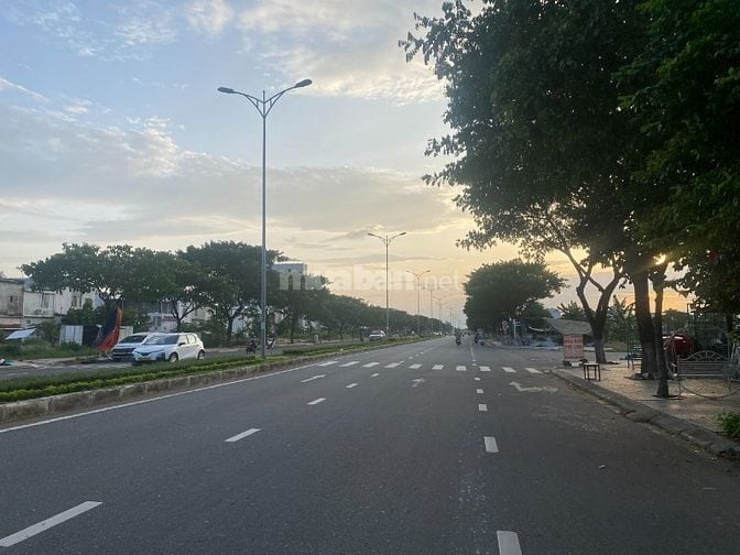 Bán lô đất; mặt tiền đường Võ Chí Công; gần đường Trần Đại Nghĩa.