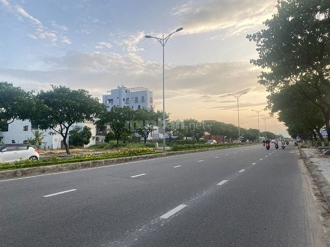 Bán lô đất; mặt tiền đường Võ Chí Công; gần đường Trần Đại Nghĩa.
