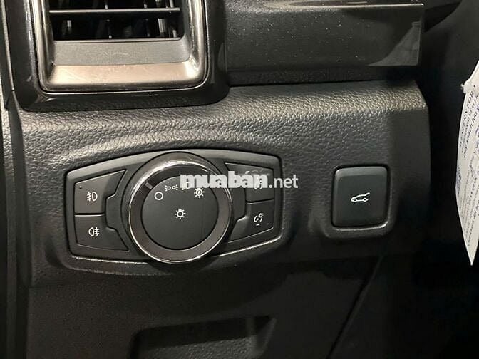 Ford Everest 2018 1 cầu - Chính Hãng - Vay 70%