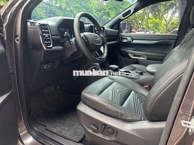 Ford Everest Titanium 2 Cầu 2023 - Chính Hãng