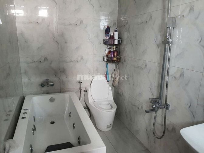 cần bán biệt thự gỗ, 4 lầu, như hình đã hoàn công