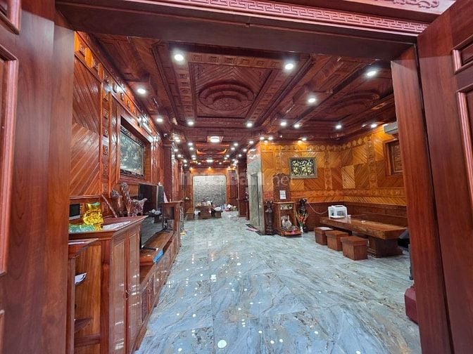 cần bán biệt thự gỗ, 4 lầu, như hình đã hoàn công