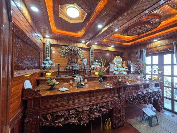 cần bán biệt thự gỗ, 4 lầu, như hình đã hoàn công