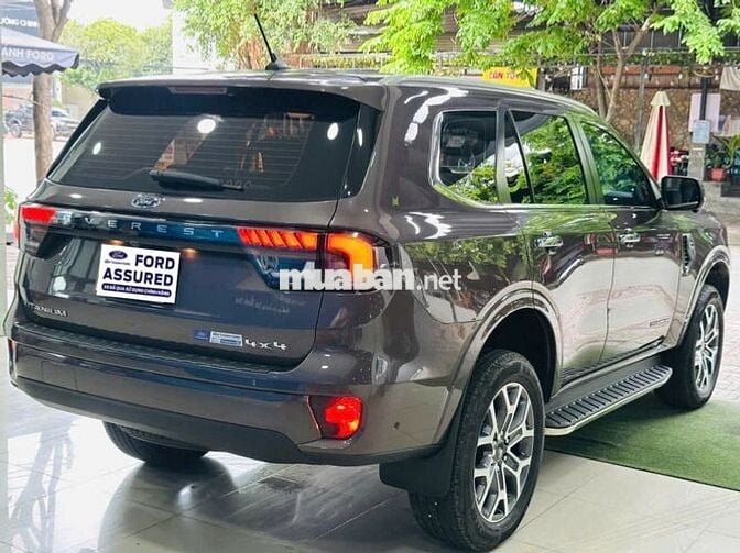 Ford Everest Titanium 2 Cầu 2023 - Chính Hãng