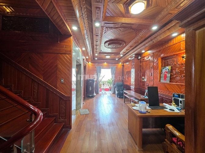 cần bán biệt thự gỗ, 4 lầu, như hình đã hoàn công