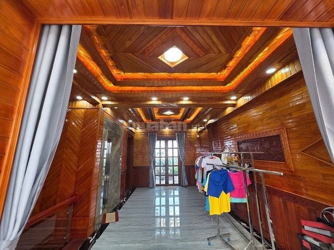 cần bán biệt thự gỗ, 4 lầu, như hình đã hoàn công