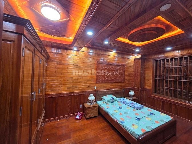 cần bán biệt thự gỗ, 4 lầu, như hình đã hoàn công