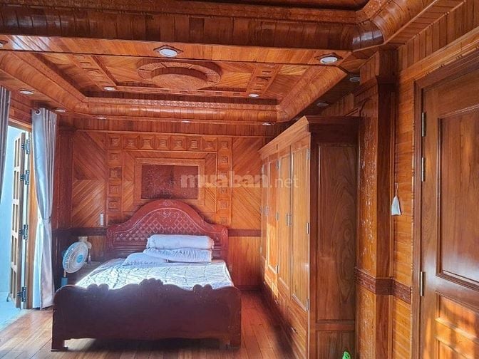 cần bán biệt thự gỗ, 4 lầu, như hình đã hoàn công