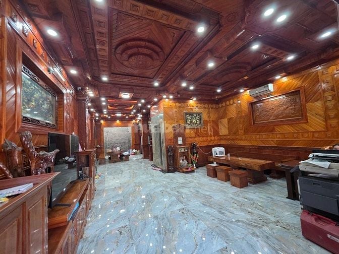 cần bán biệt thự gỗ, 4 lầu, như hình đã hoàn công