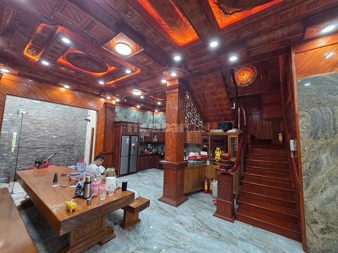 cần bán biệt thự gỗ, 4 lầu, như hình đã hoàn công