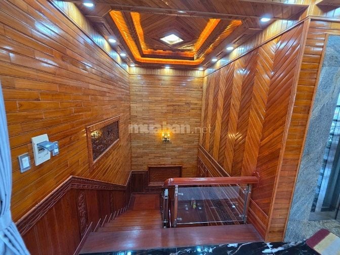 cần bán biệt thự gỗ, 4 lầu, như hình đã hoàn công
