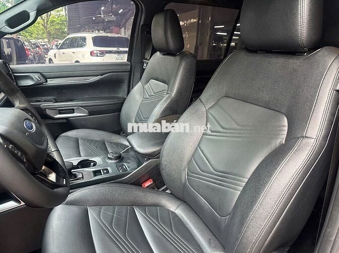 Ford Everest Titanium 2 Cầu 2023 - Chính Hãng
