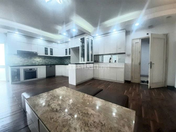 Chủ cần bán gấp căn hộ Housinco 93m, 3pn, ban công ĐN, nội thất Đức