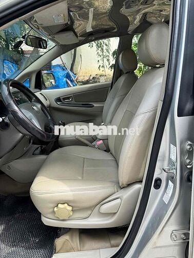 Toyota Innova 2014 E - 333333 km
