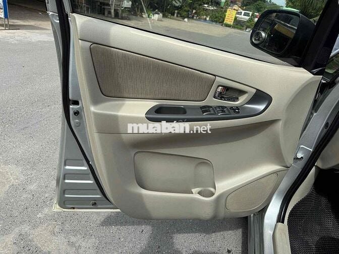 Toyota Innova 2014 E - 333333 km
