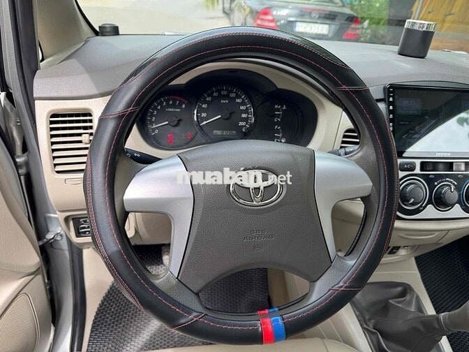 Toyota Innova 2014 E - 333333 km