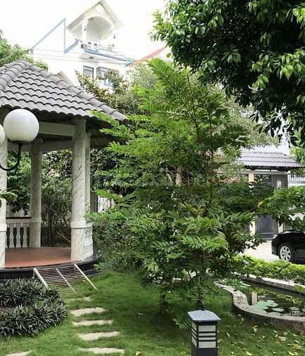 Bán/cho thuê biệt thự sân vườn góc 2 mật tiền Huỳnh Thị Đông, 624m2