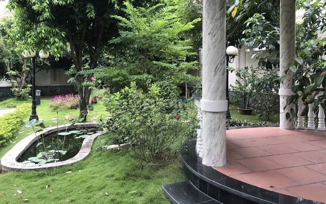 Bán/cho thuê biệt thự sân vườn góc 2 mật tiền Huỳnh Thị Đông, 624m2