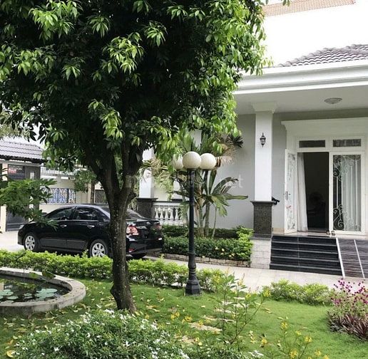 Bán/cho thuê biệt thự sân vườn góc 2 mật tiền Huỳnh Thị Đông, 624m2