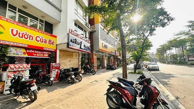 Chính chủ Bán nhà mặt phố Đào Tấn, Ba Đình.53.9m mặt tiền rộng 5.39m.