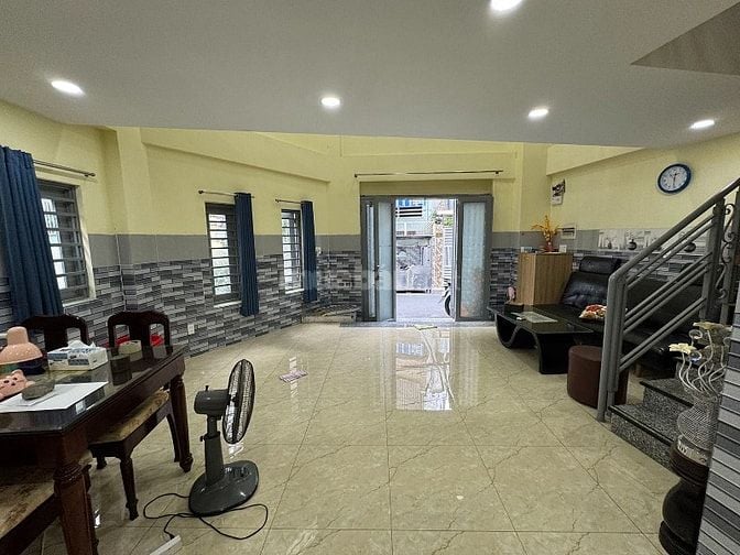 3 lầu, góc 2 mặt tiền hêm 6m khu cao cấp Hồ Biểu Chánh thông ra HVBánh