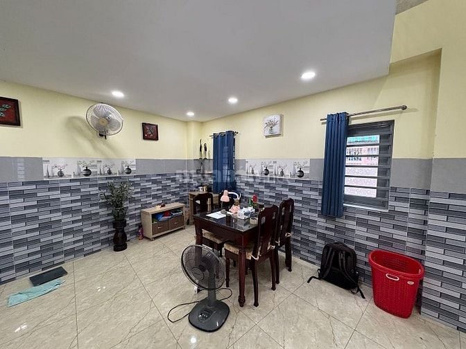 3 lầu, góc 2 mặt tiền hêm 6m khu cao cấp Hồ Biểu Chánh thông ra HVBánh
