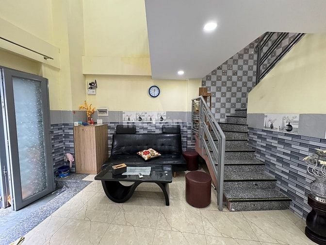 3 lầu, góc 2 mặt tiền hêm 6m khu cao cấp Hồ Biểu Chánh thông ra HVBánh