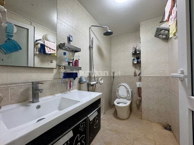 Bán CHCC thang máy, DT 50m2, tầng trung ngõ 84 Ngọc Khánh, cạnh đài TH