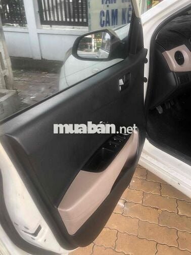 Hyundai Grand i10 doi 2016 gia đình đang sử dụng